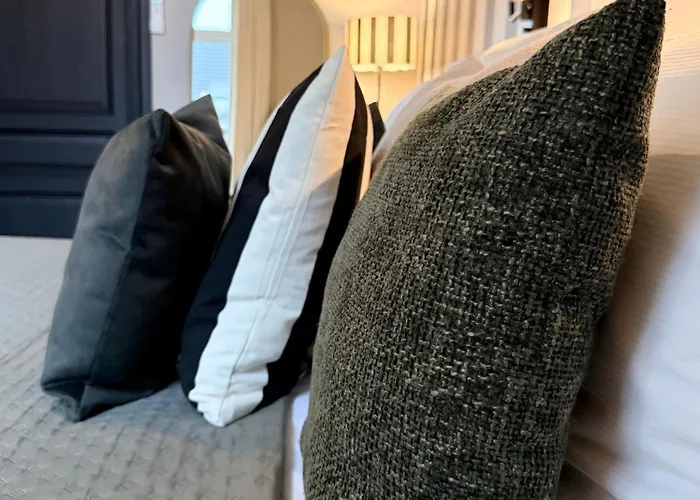 V - Petit 法尔肯堡