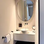 V - Petit Bed and Breakfast