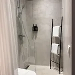 V - Luxe