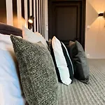 V - Petit 住宿加早餐酒店 法尔肯堡