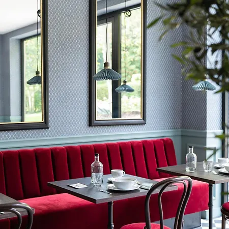 V - Petit Nocleg ze śniadaniem 3*