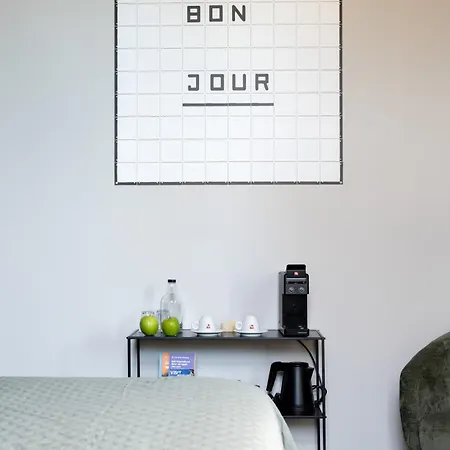 Alojamento de Acomodação e Pequeno-almoço V - Petit 3*