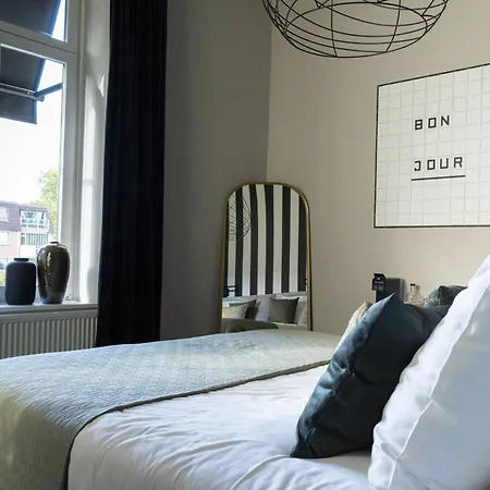 V Petit Bed & Breakfast