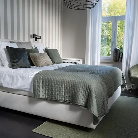 Nocleg ze śniadaniem V - Petit 3*