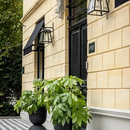 Nocleg ze śniadaniem V - Petit 3*