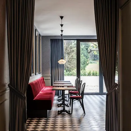 V - Petit Bed & Breakfast