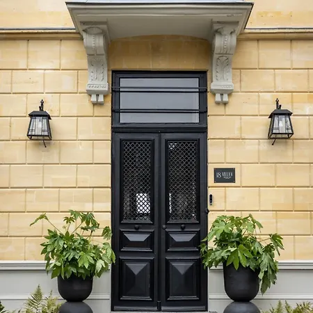 V - Petit Bed & Breakfast 3*