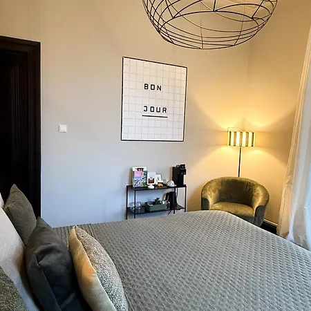 V - Petit Nocleg ze śniadaniem