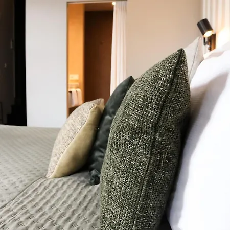 Hotel V - Petit