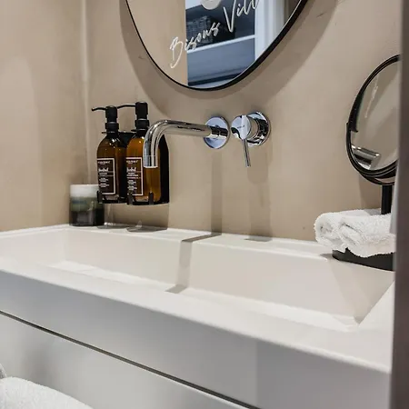 Nocleg ze śniadaniem V - Petit 3*