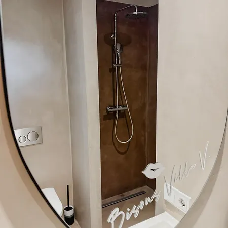 V - Petit Nocleg ze śniadaniem