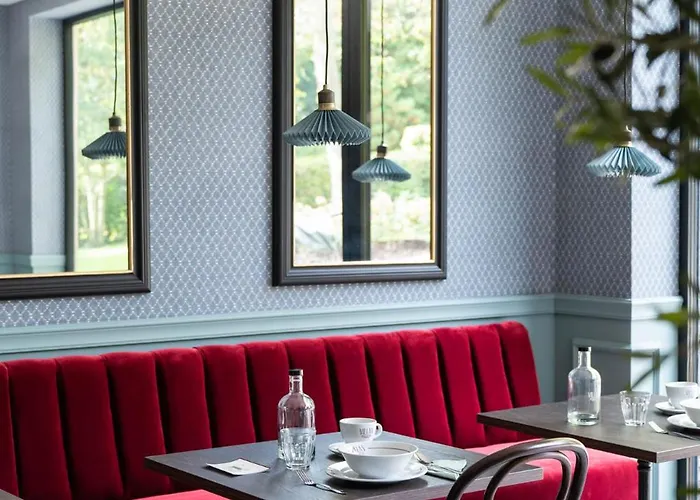 V - Petit לינה וארוחת בוקר 3*