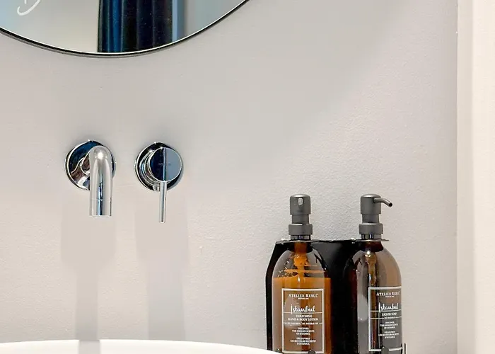 V - Petit Bed & Breakfast